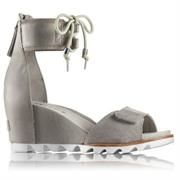 Elegant og sporty Joanie Ankle Lace sandal fra Sorel
